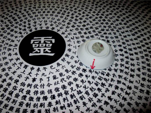 碟仙是什么，真的會(huì )死人嗎？說(shuō)幾件真實(shí)的碟仙靈異事件
